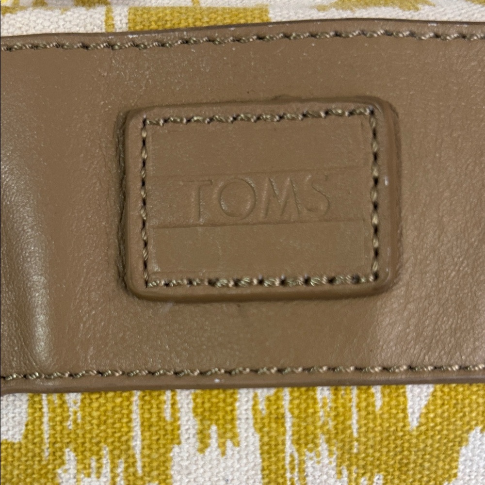 TOMS Weekender Medium Duffel Bag Gold Green Stripes Ikat Pattern Shoulder Strap - Picture 2 of 15